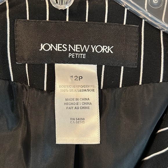 Jones New York Petite silky blazer - Picture 3 of 3